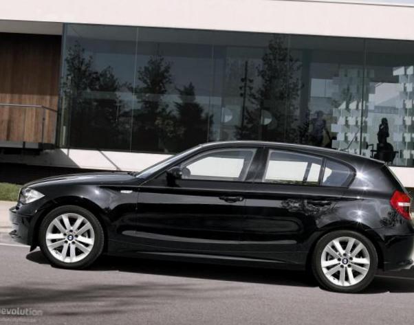 BMW 1 Series 5 doors (E87) how mach 2011