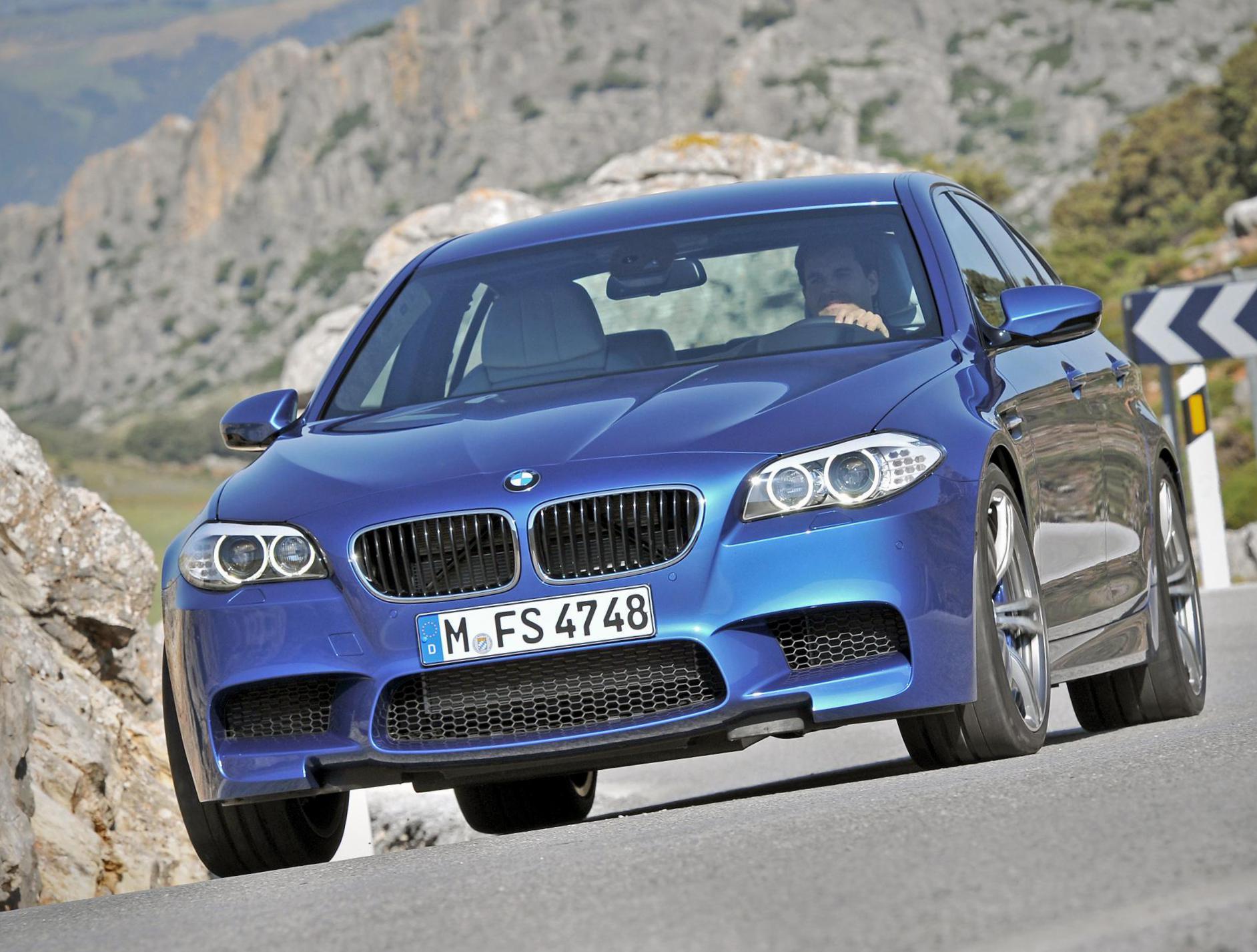 M5 Sedan (F10) BMW Specifications pickup