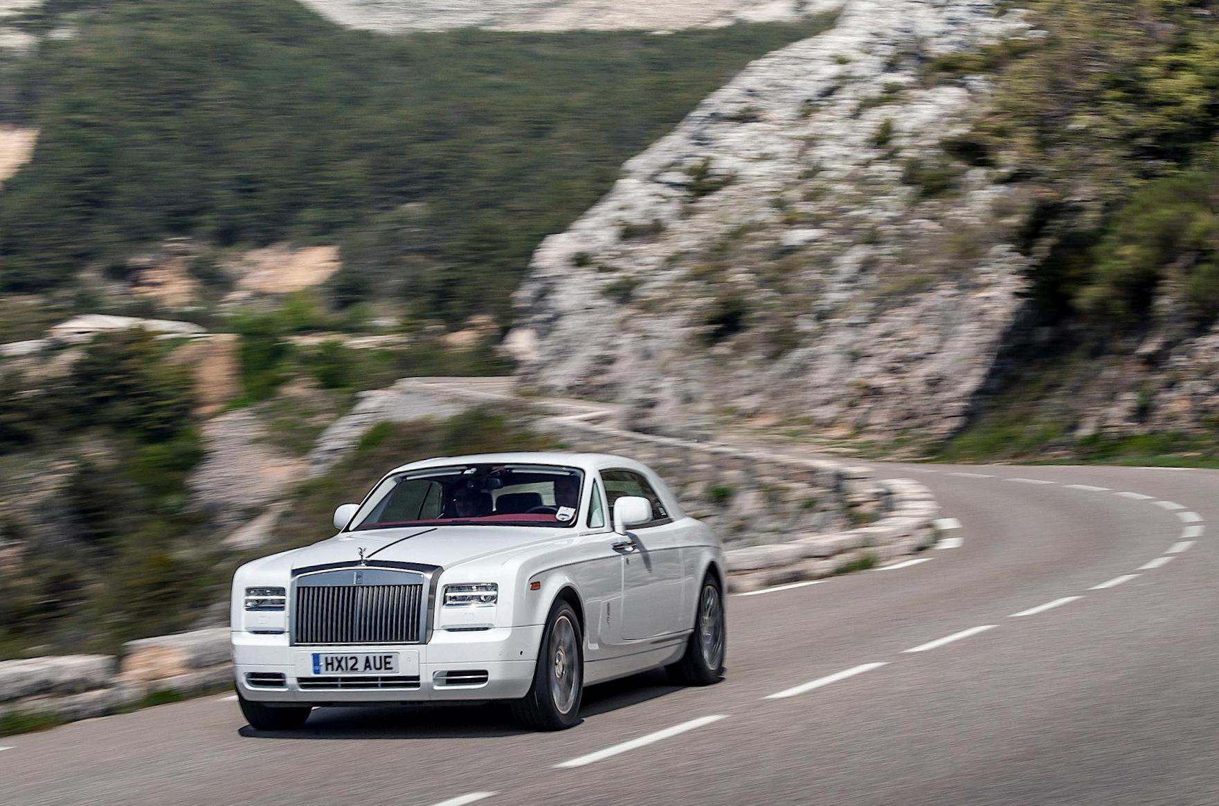 Phantom Coupe Rolls-Royce cost sedan