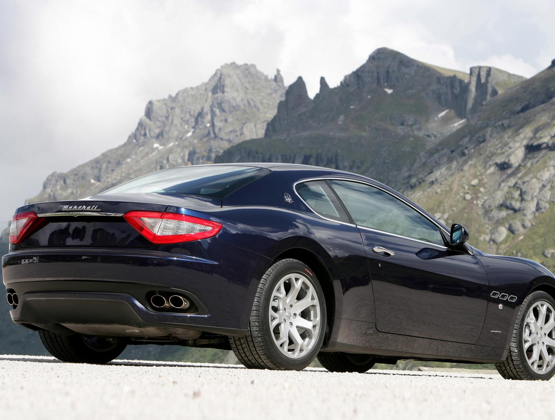 GranTurismo Maserati auto hatchback