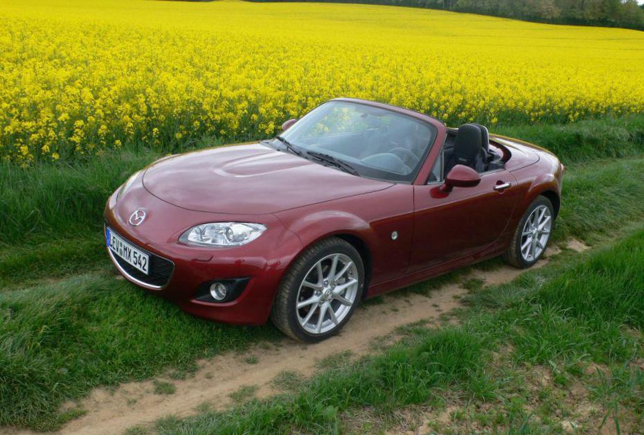 Mazda MX-5 Roadster Coupe how mach 2011