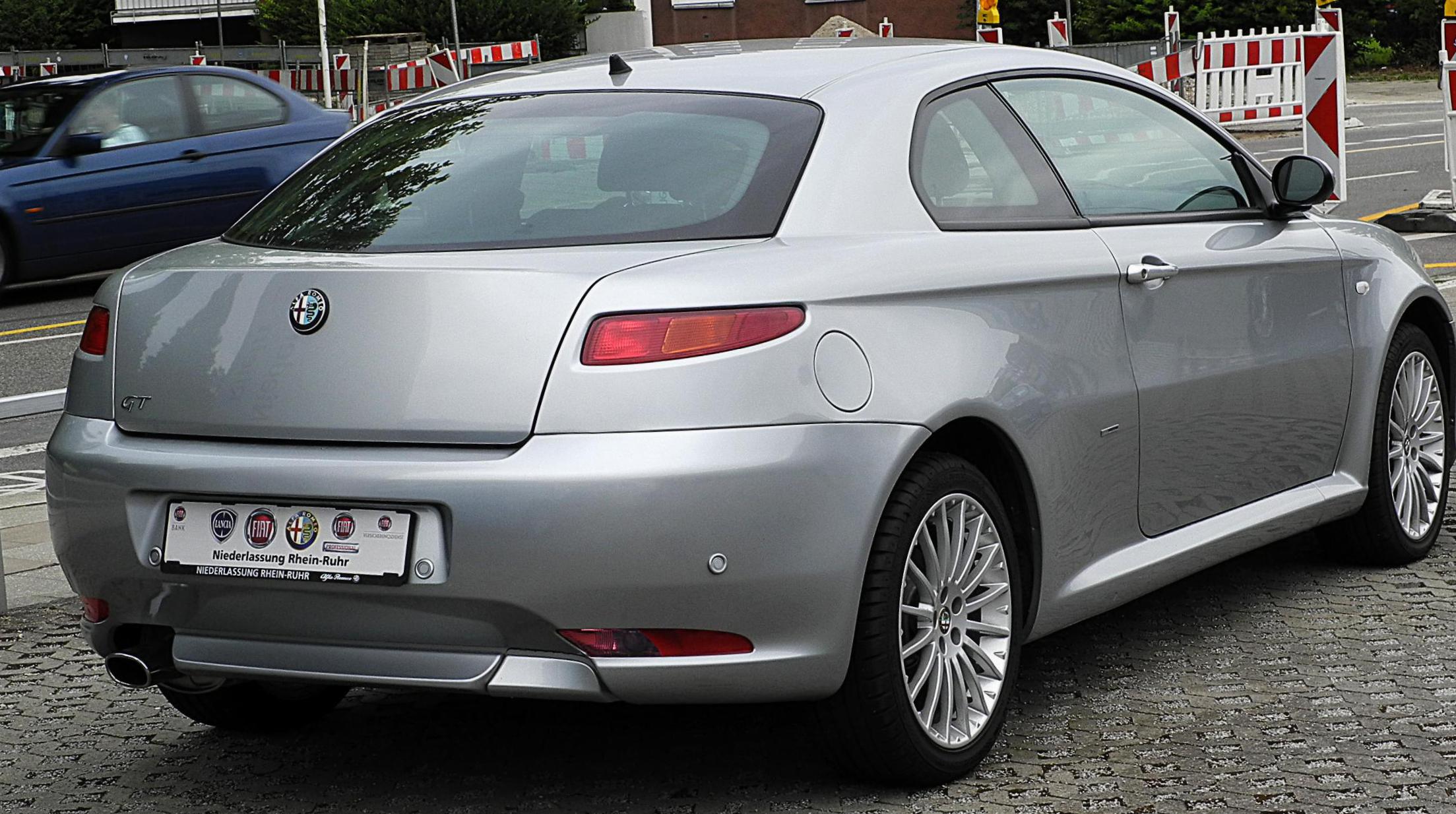 Alfa Romeo GT Characteristics coupe